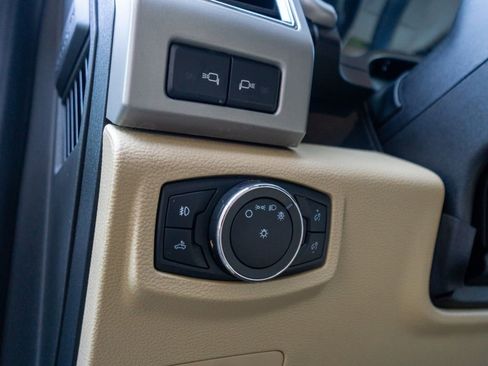 Used 2021 Ford F250 Lariat w/ Chrome Package image 21