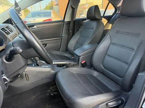 Used 2012 Volkswagen Jetta SE FWD image 9