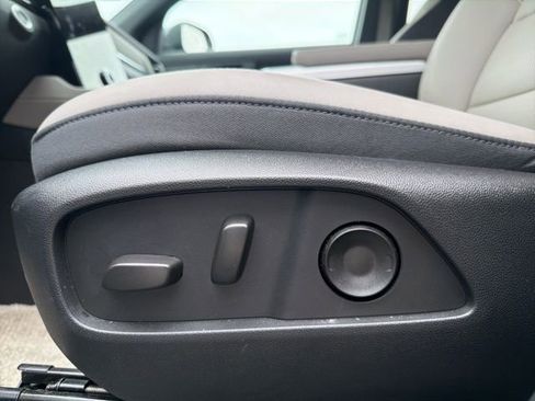 Used 2025 GMC Terrain Elevation w/ Elevation Premium Package image 17