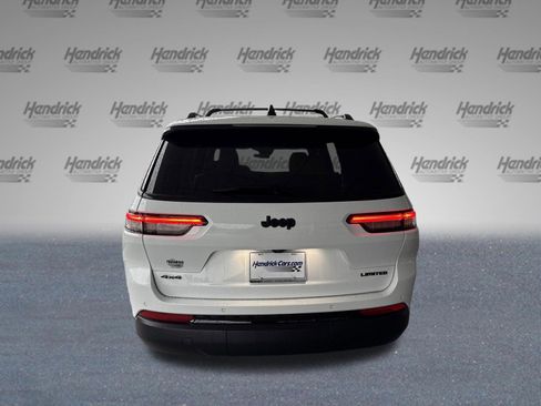Used 2025 Jeep Grand Cherokee L Limited w/ Black Appearance Package AWD/4WD image 9