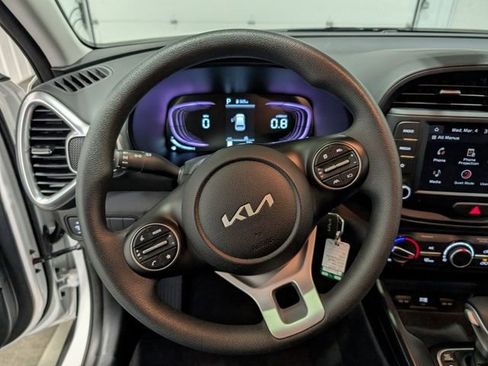 Used 2025 Kia Soul LX image 15
