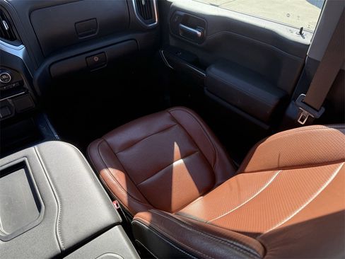 Used 2021 Chevrolet Silverado 2500 LT w/ Convenience Package image 22