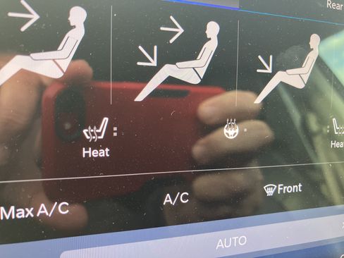 Used 2022 Chrysler Pacifica Touring-L image 37