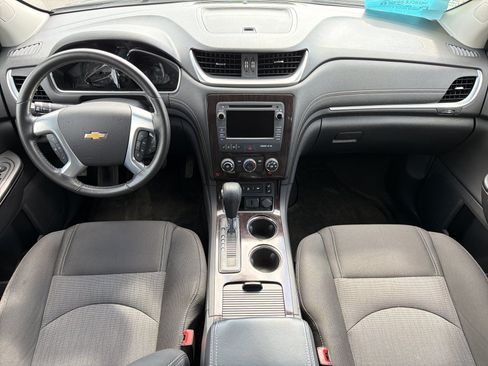 Used 2017 Chevrolet Traverse LT w/ Style and Technology Package FWD image 10
