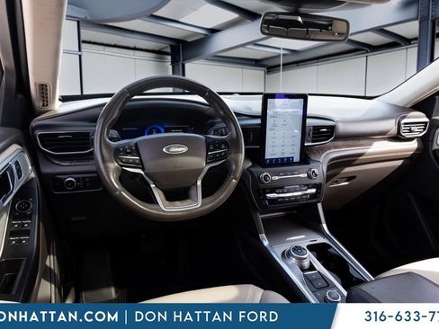 Used 2020 Ford Explorer Platinum w/ Premium Technology Package AWD/4WD image 17