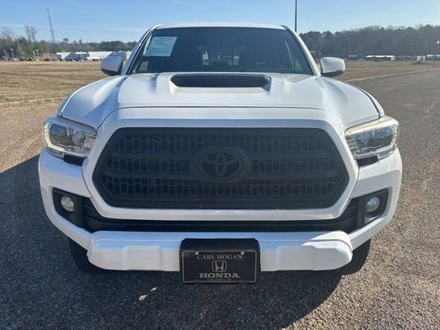 Used 2017 Toyota Tacoma TRD Sport w/ Tow Package image 6