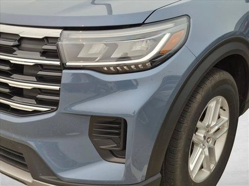 Used 2025 Ford Explorer Active AWD/4WD image 9