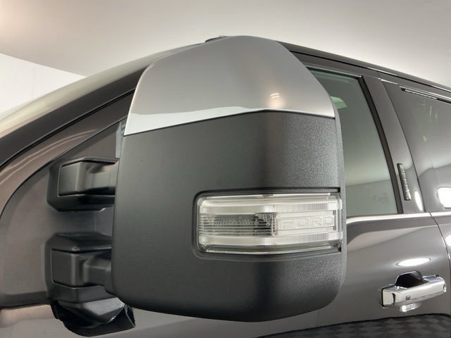 Used 2023 Ford F350 Platinum w/ FX4 Off-Road Package AWD/4WD image 13