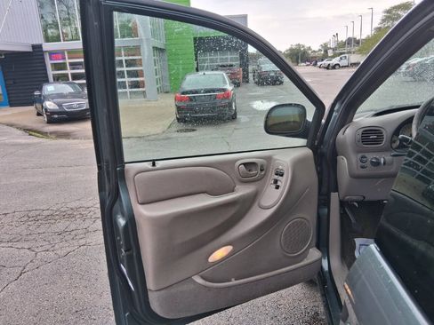 Used 2003 Chrysler Town & Country LXi FWD image 9