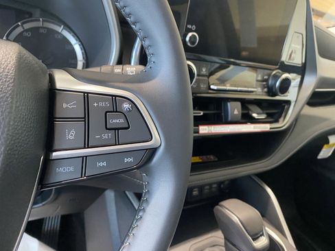 New 2026 Toyota Highlander XLE image 25