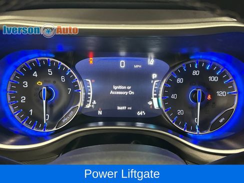 Used 2022 Chrysler Pacifica Touring-L FWD image 19