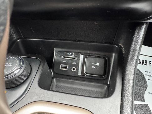 Used 2018 Jeep Cherokee Latitude w/ Altitude Package AWD/4WD image 21