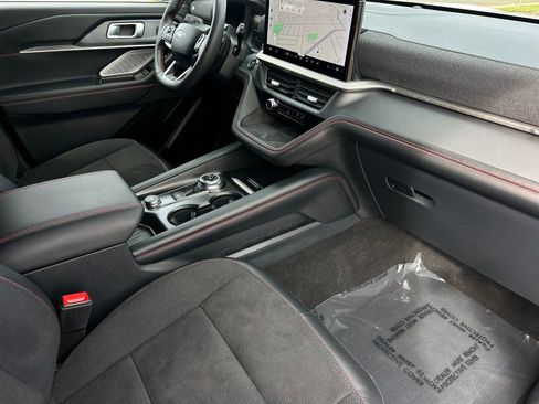 Used 2025 Ford Explorer ST image 18