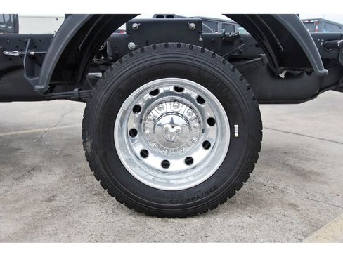 Used 2026 RAM 5500 4x4 Crew Cab w/ Laramie Trim Package image 32