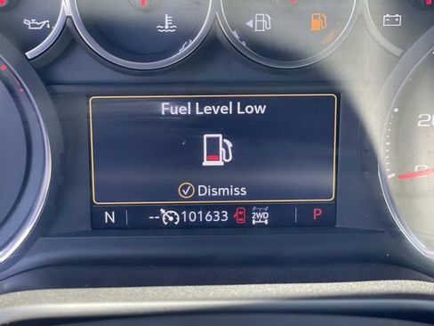 Used 2020 Chevrolet Silverado 1500 LT AWD/4WD image 36