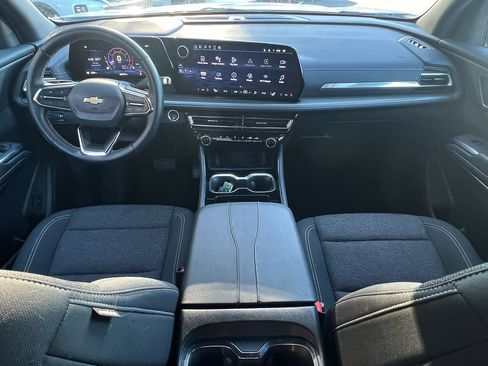 Used 2025 Chevrolet Traverse LT image 34