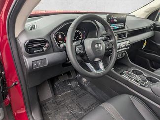 New 2025 Honda Pilot Touring video 2