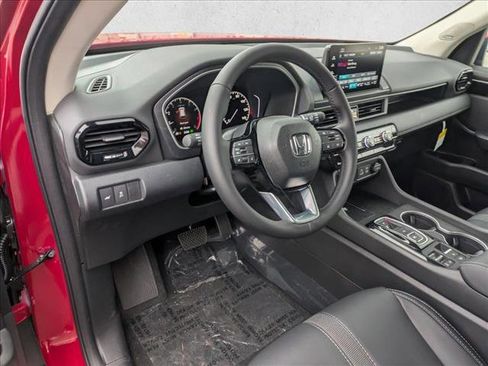 New 2025 Honda Pilot Touring image 2