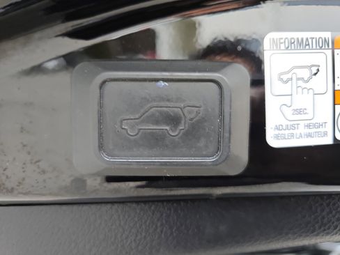 Used 2017 Toyota RAV4 XLE image 17