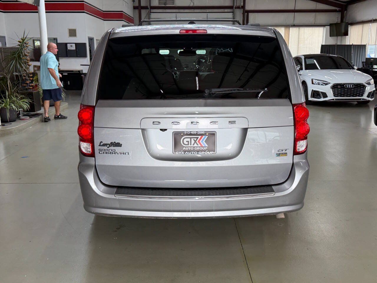 Used 2019 Dodge Grand Caravan GT FWD image 3