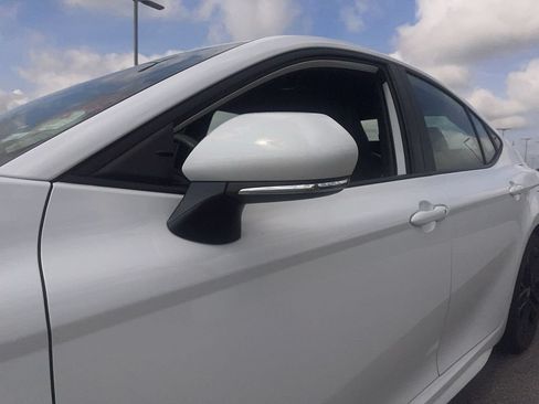 Used 2025 Toyota Camry SE FWD image 11