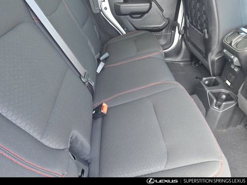 Used 2022 Jeep Wrangler Unlimited Rubicon AWD/4WD image 29