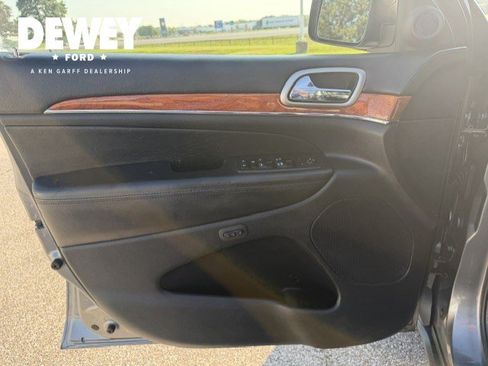 Used 2011 Jeep Grand Cherokee Overland AWD/4WD image 10