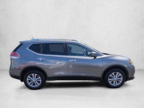 Used 2016 Nissan Rogue SV w/ SV Premium Package FWD image 4