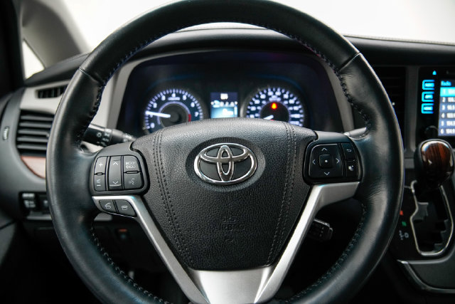 Used 2017 Toyota Sienna Limited w/ Outdoor Package AWD/4WD image 21