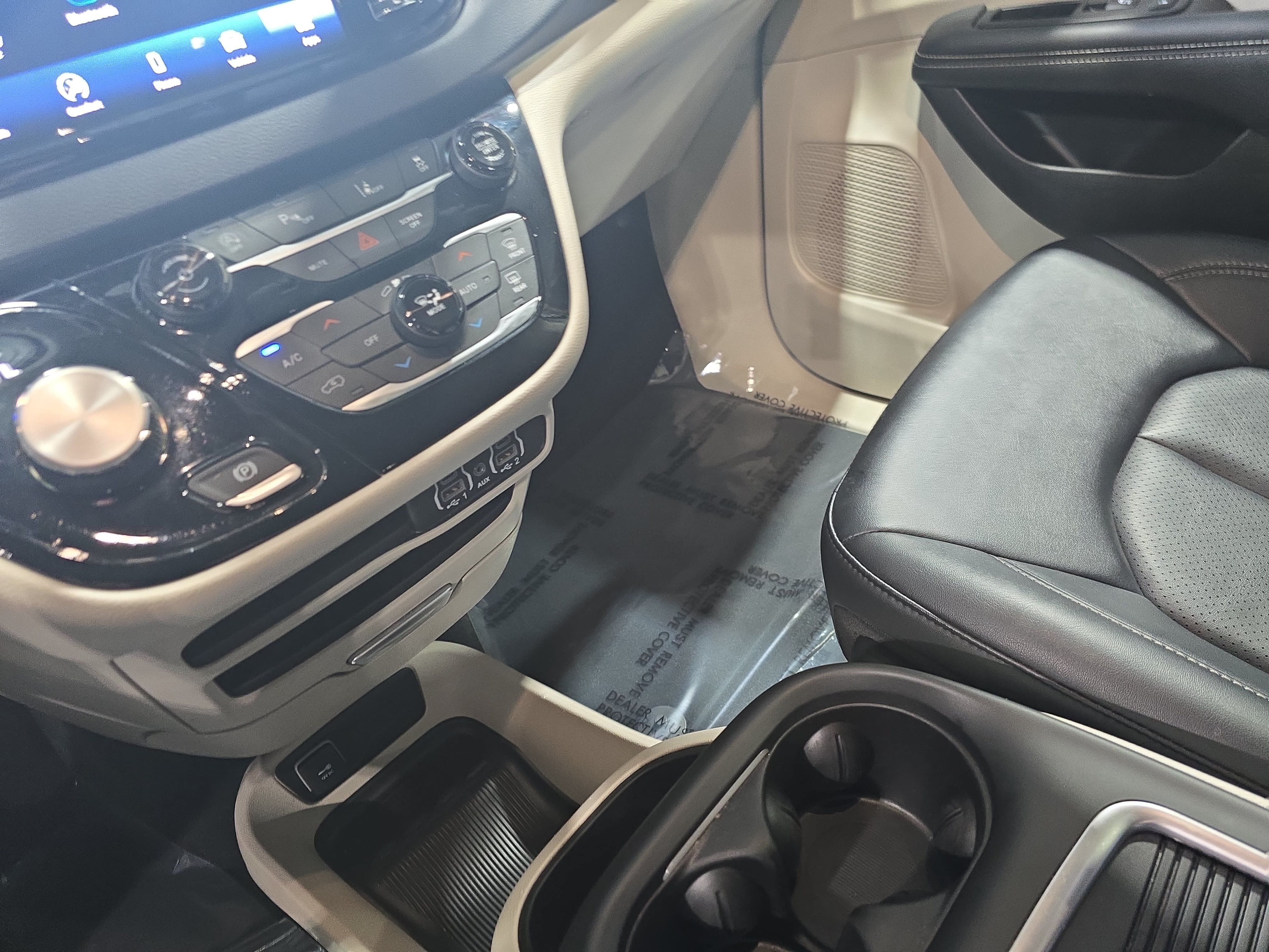 Used 2024 Chrysler Pacifica Touring-L FWD image 25
