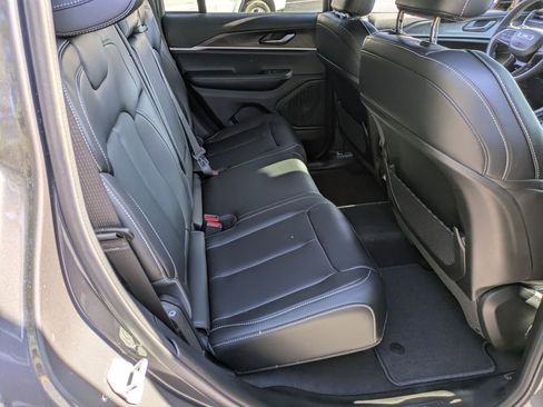 New 2025 Jeep Grand Cherokee Limited image 34