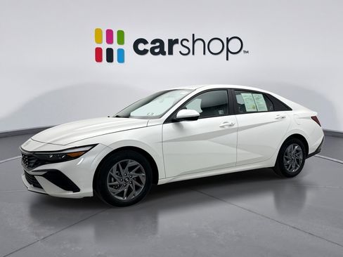 Used 2024 Hyundai Elantra SEL image 1