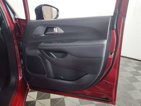 New 2026 Chrysler Pacifica Select image 33