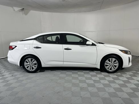 Certified 2025 Nissan Sentra S FWD image 9