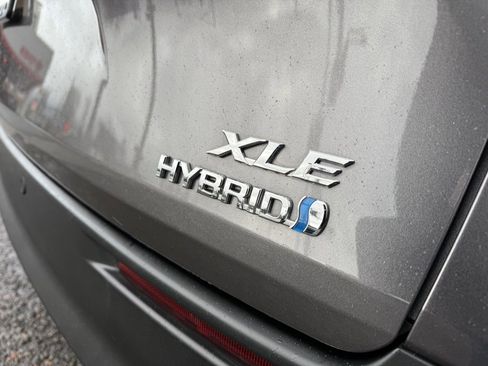 Certified 2023 Toyota Sienna XLE image 7