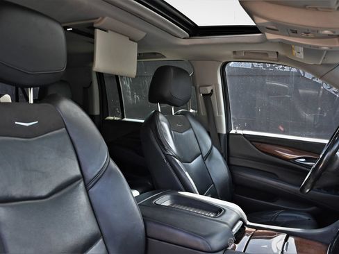 Used 2019 Cadillac Escalade ESV Premium Luxury AWD/4WD image 12