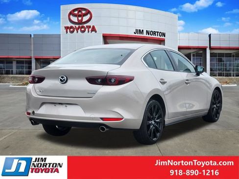 Used 2024 MAZDA MAZDA3 s FWD image 5