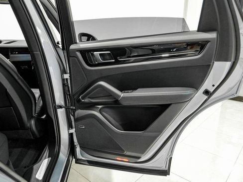 Used 2023 Porsche Cayenne Base image 39