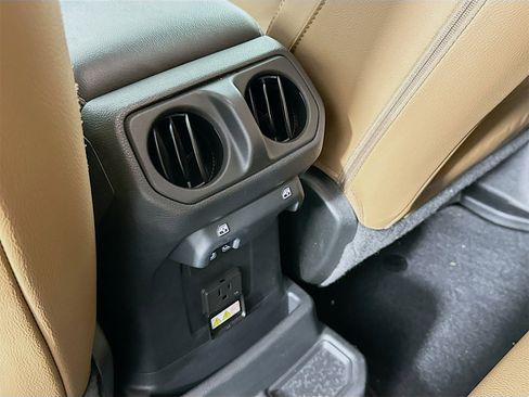 Used 2021 Jeep Wrangler Unlimited Sahara image 24