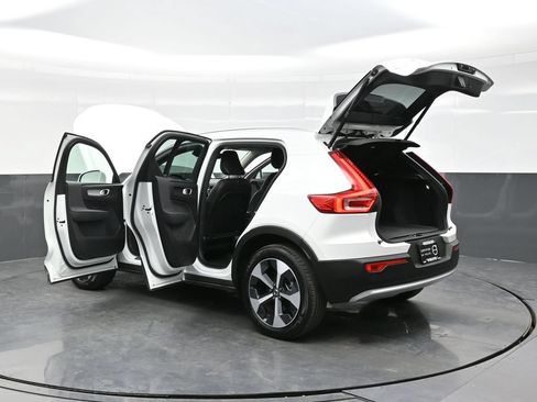 Used 2025 Volvo XC40 B5 Core AWD/4WD image 44