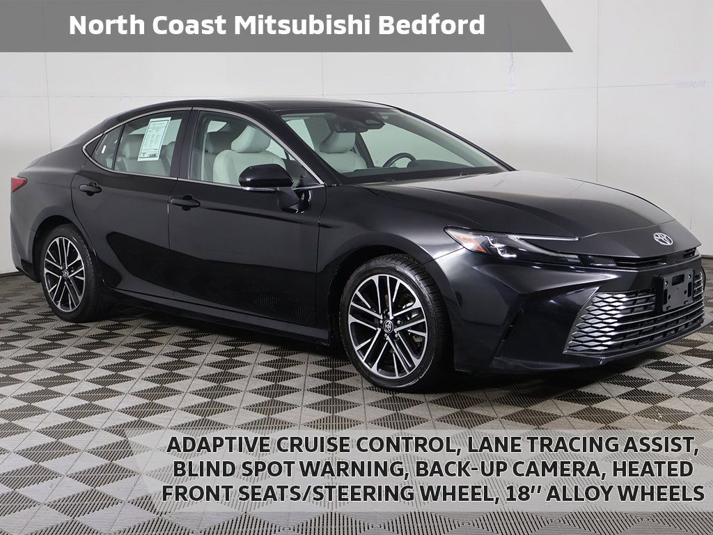 Used 2025 Toyota Camry XLE FWD image 1