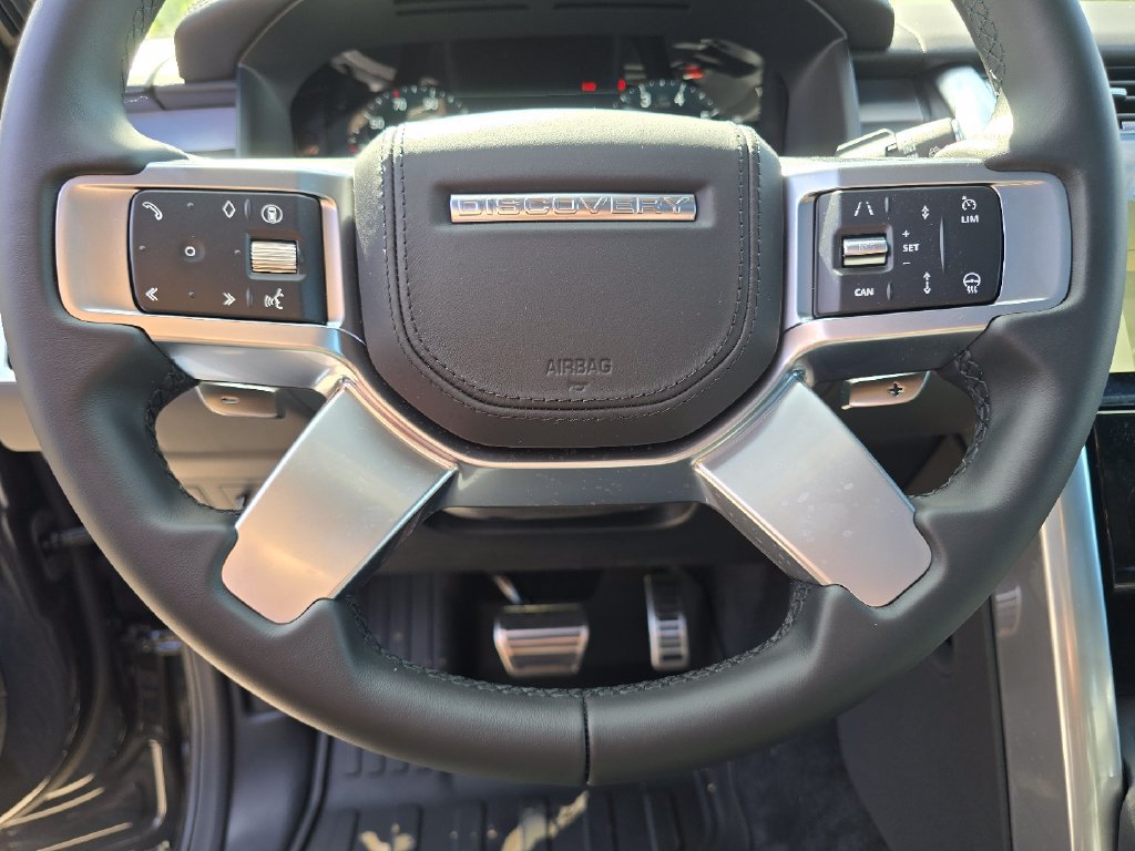 New 2026 Land Rover Discovery Limited Edition AWD/4WD image 23