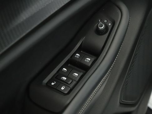 Used 2023 Jeep Grand Cherokee Altitude image 8