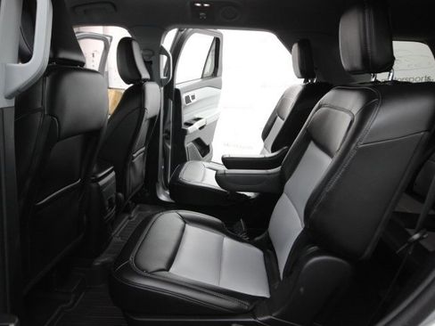 Used 2022 Ford Explorer XLT w/ Equipment Group 202A image 25