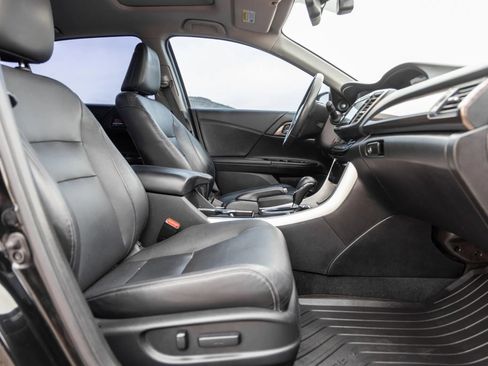 Used 2016 Honda Accord Touring image 15