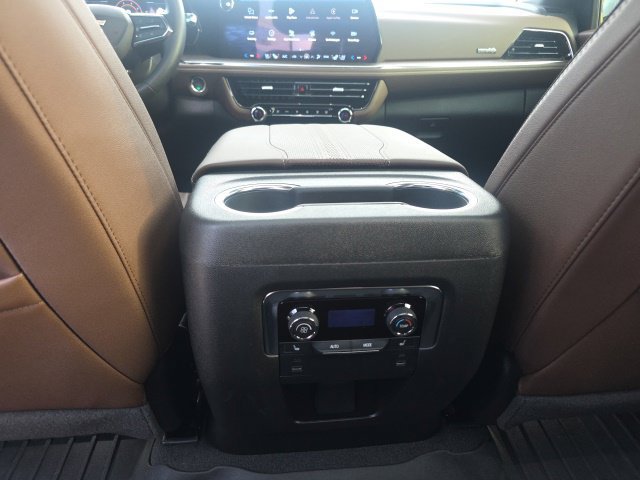 Used 2026 Chevrolet Suburban High Country AWD/4WD image 39