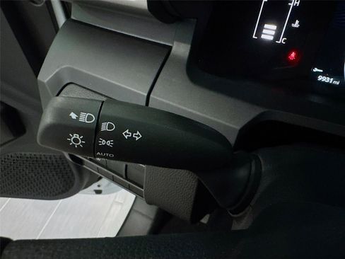 Used 2025 Toyota Tacoma SR image 5