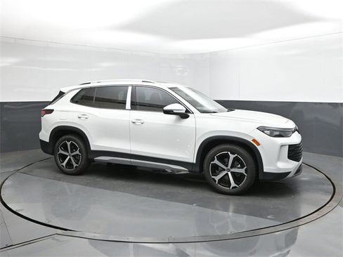 New 2025 Volkswagen Tiguan SE image 17