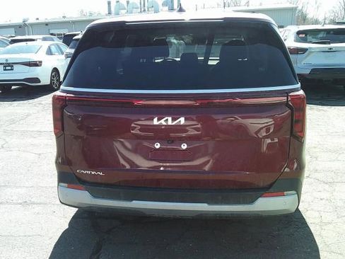 Used 2025 Kia Carnival image 5