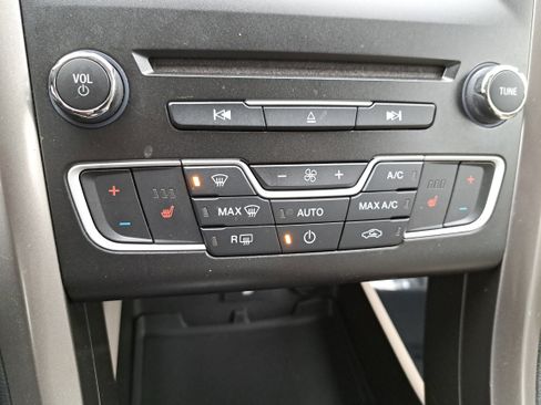 Used 2017 Ford Fusion SE w/ Fusion SE Technology Package image 20